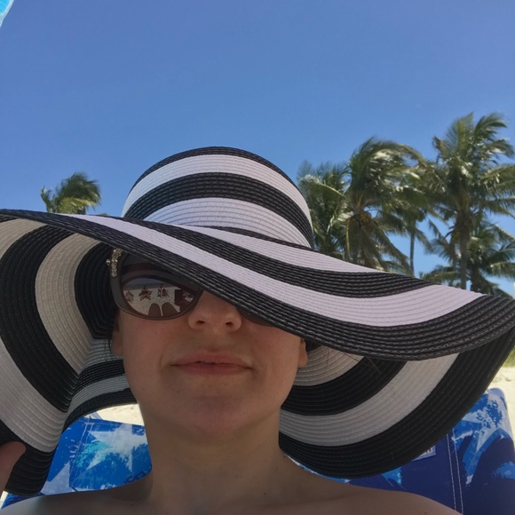 Meet your Posher, Michelle - Picture 1 of 1